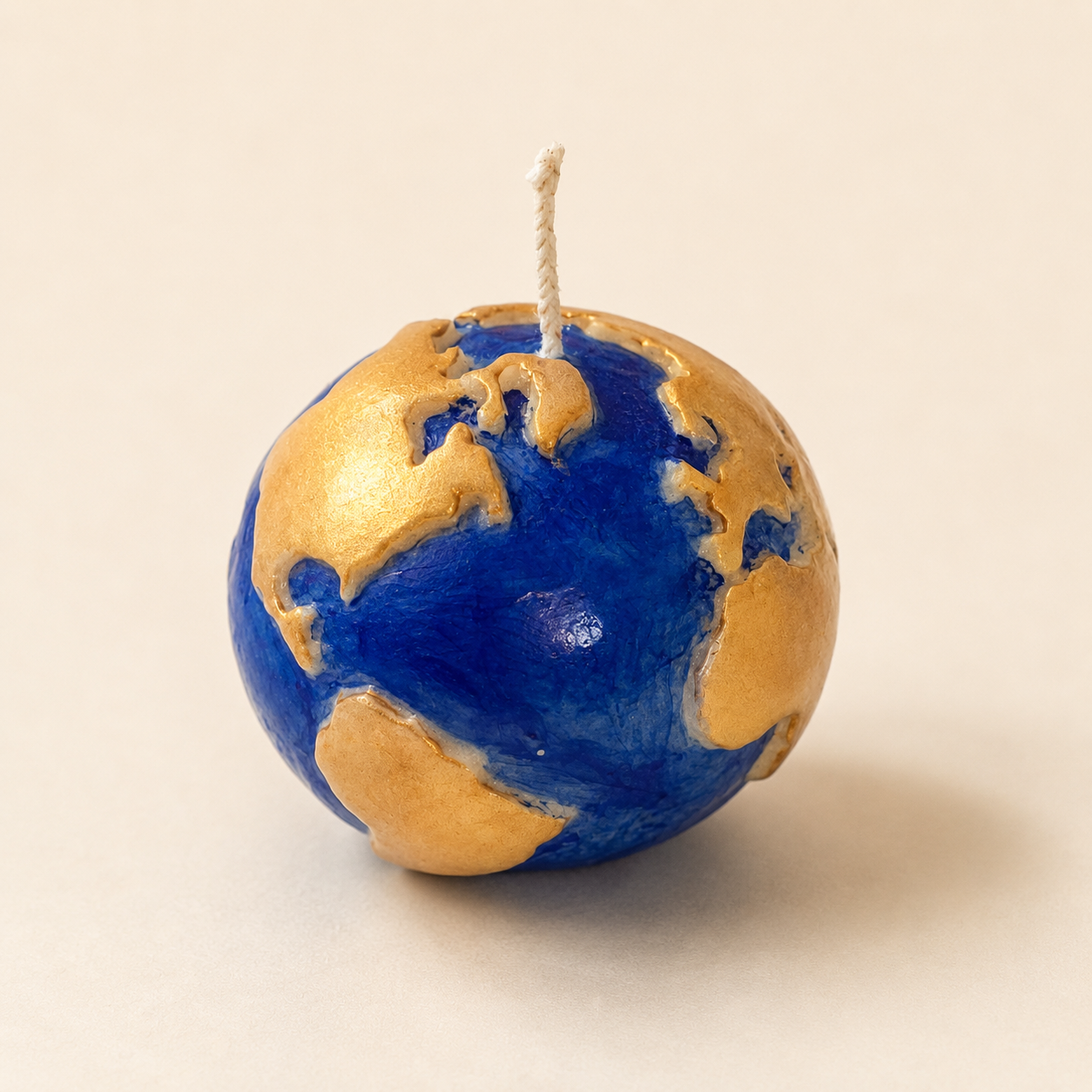 Atlas Doré Globe Candle